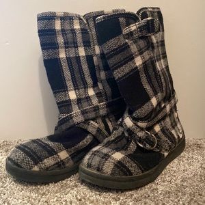 Super cute Roxy pull on boots size 9